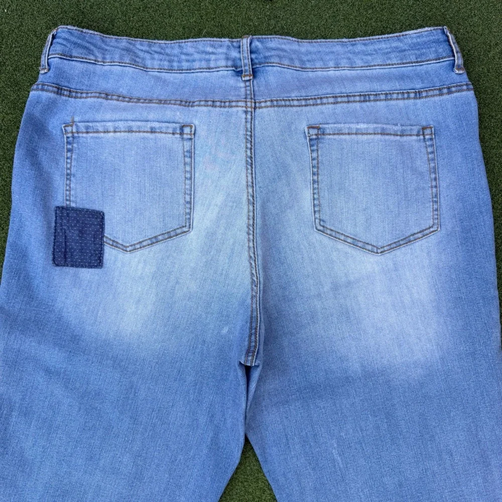 LOGO Lori Goldstein Patchwork Boyfriend Jeans Light Wash Embroidered Size 16 - Picture 7 of 7